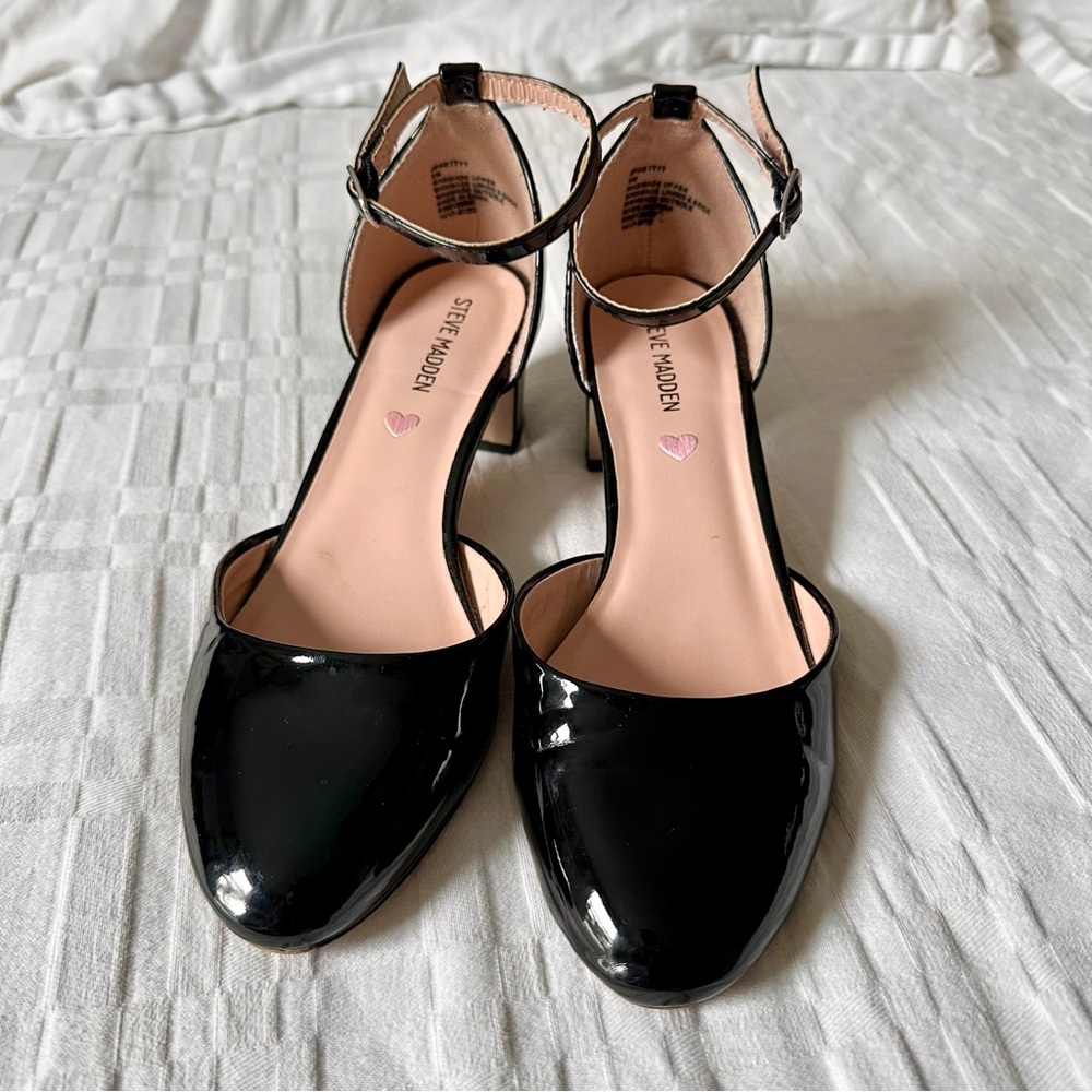 Steve Madden Girl’s Black Patent Leather Pumps
